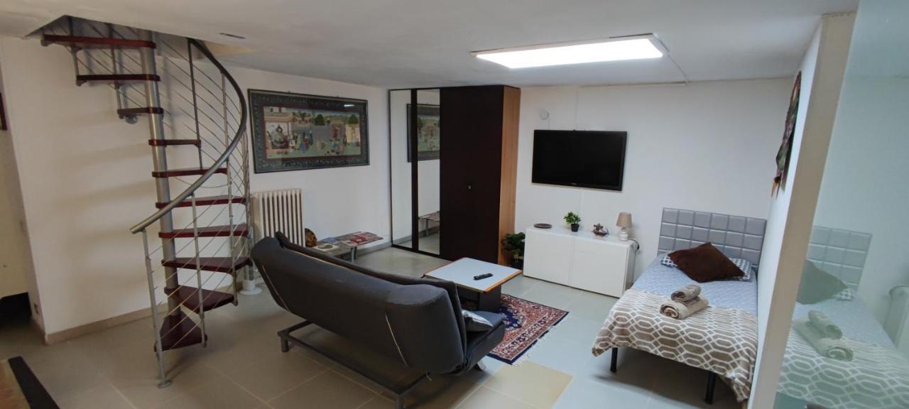 Central Private Flat By Old Town, Shops, Restaurants Bari Buitenkant foto