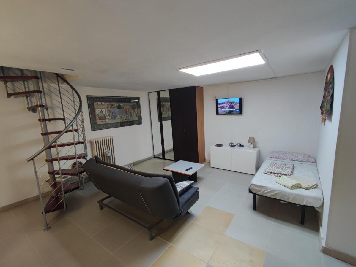 Central Private Flat By Old Town, Shops, Restaurants Bari Buitenkant foto